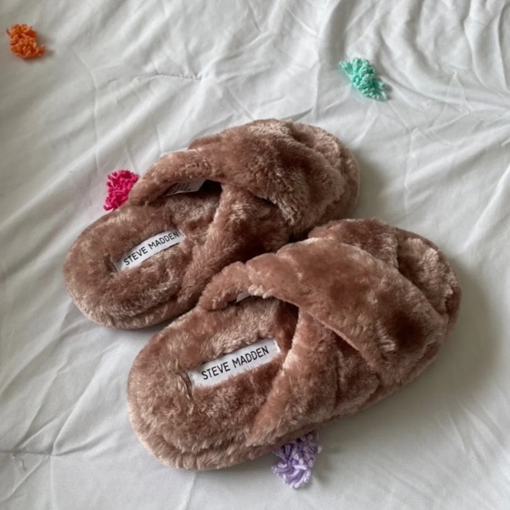 Steve Madden fluffy slippers